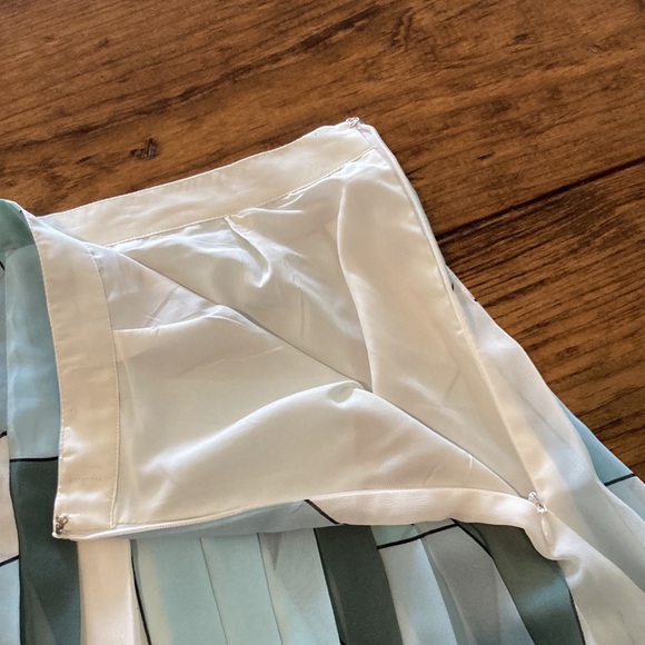 Ann Taylor Geo Pleated Skirt Size 10 Pleated skirt🌸 - Picture 4 of 11